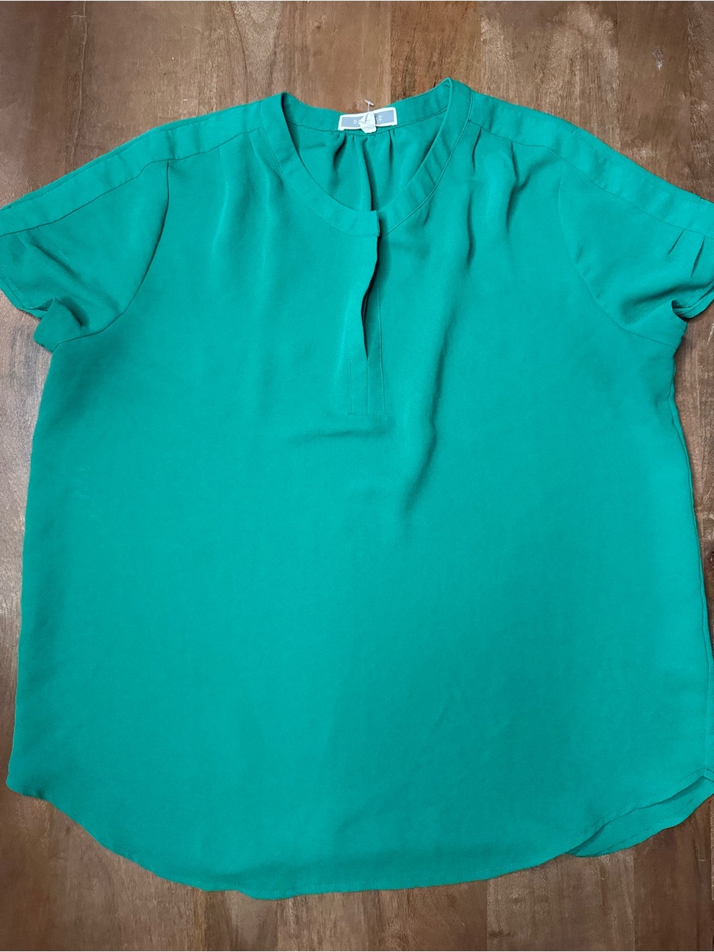 Pleione Women's Green Short-Sleeve Blouse - Casual Pullover Top